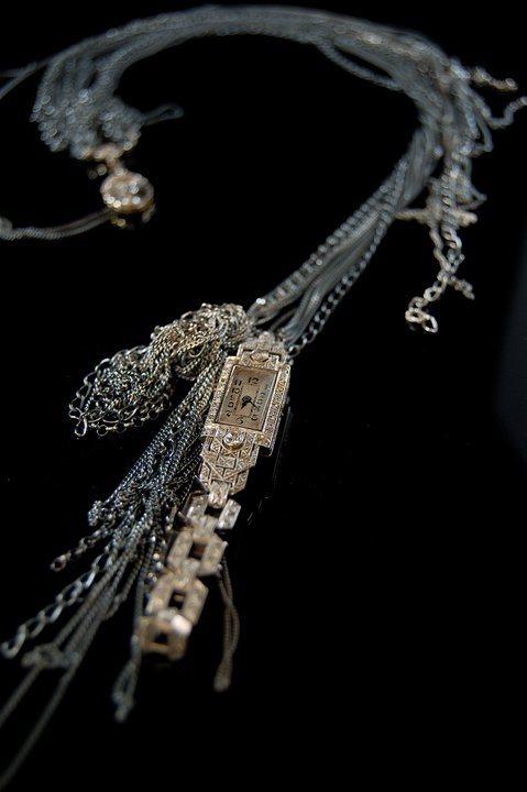 No Waste Jewelry Halssmycke i oxiderat silver, antikt armbandsur och hängsmycke i 18K vitt guld och diamanter. No Waste Jewelry Halssmycke i oxiderat silver, antikt armbandsur och hängsmycke i 18K vitt guld och diamanter.