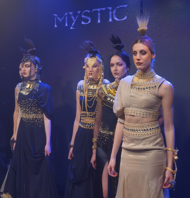 Make up store Mystic