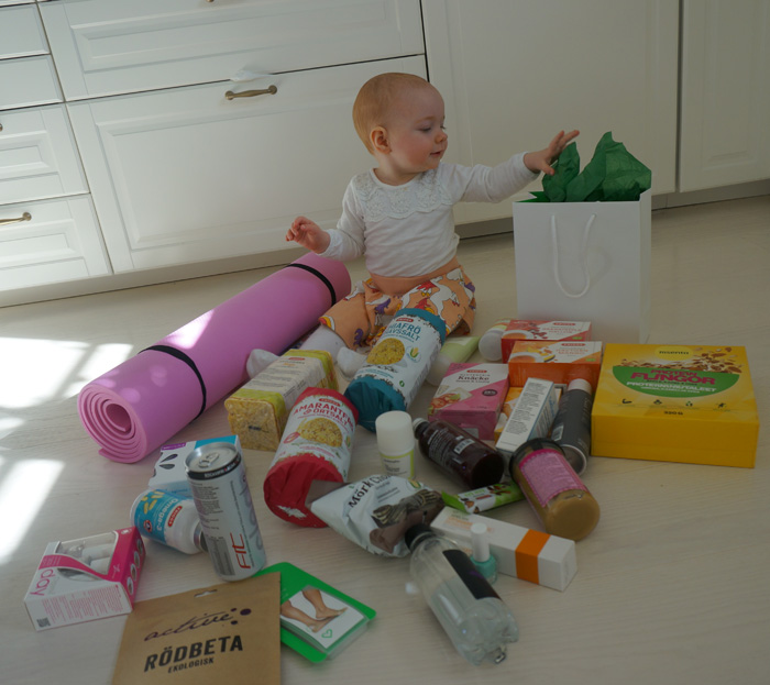 Ella spanar in goodiebagen